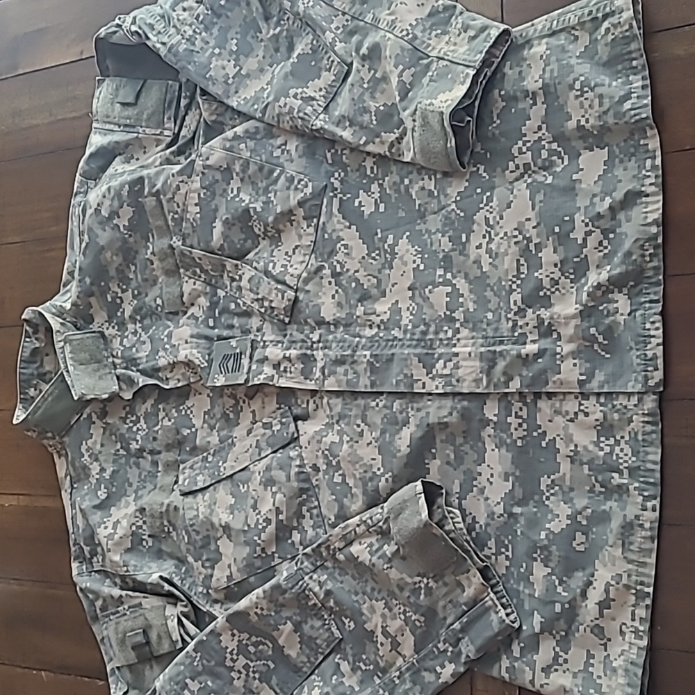 Army Issue UCP Field Jacket Digital Camo ACU size Medium Long